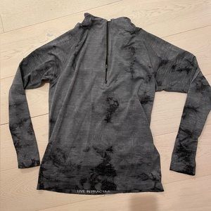 Lulu Lemon metal vent long sleeve quarter zip (Large)